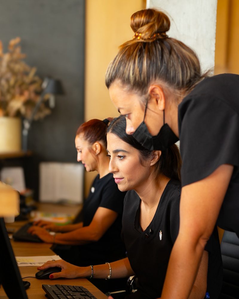 trabjadoras-en-ordenador